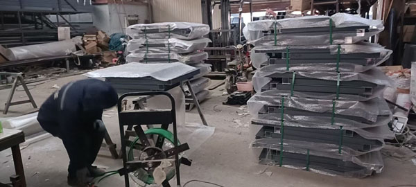 電動(dòng)百葉窗打包中